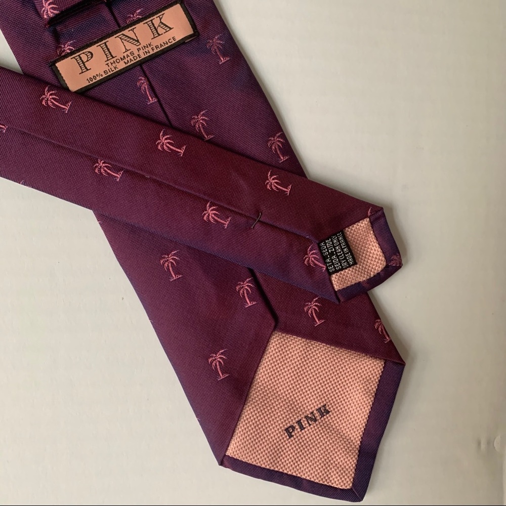 100% sole silk tie with palm trees. Thomas pink